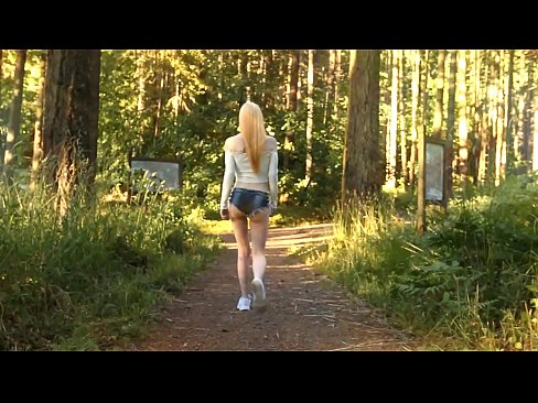 ❤️ Schöne Frau bewegt sich langsam, nicht nackt Video Fucking bei de.porno24-7.ru ❌