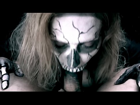 ❤️ Dämonenmädchen lutscht Schwanz mit ihrem schwarzen Mund und schluckt Sperma. Fucking bei de.porno24-7.ru ❌