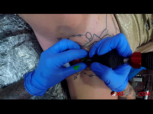 ❤️ Extrem tätowierte Hottie Sully Savage hat ein Tattoo auf ihrer Klitoris Fucking bei de.porno24-7.ru ❌